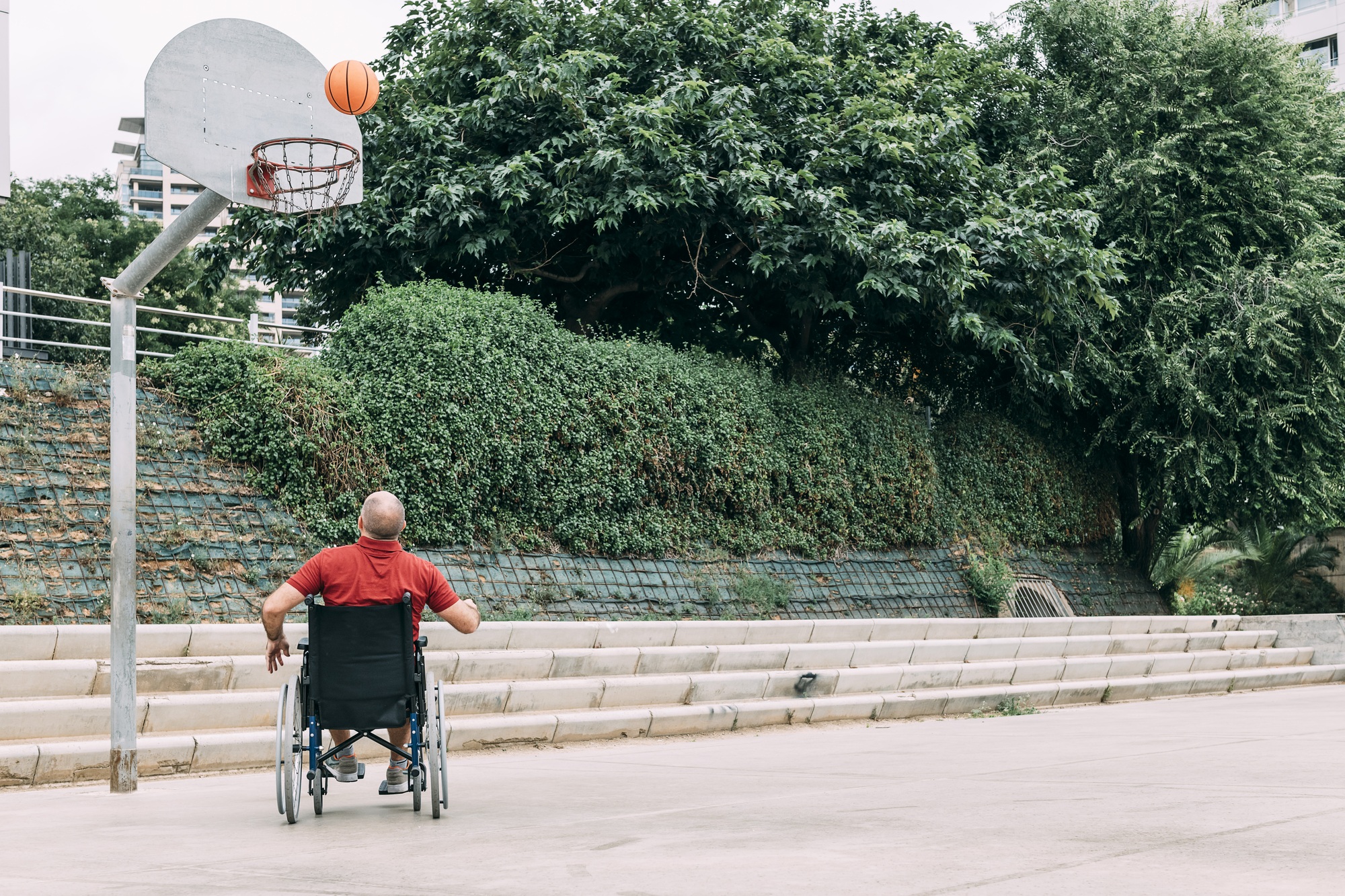 handicapped man doing sport on basketball court